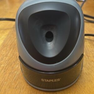 Staples Black and Gray Electronic pencil sharpener 
Excellent condition